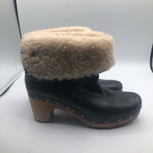 Ugg women’s  Lynnea Leather‎ Sheering black Clog Boot Size 7